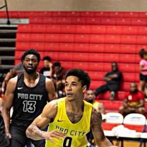 Meet your Posher, Simon davel